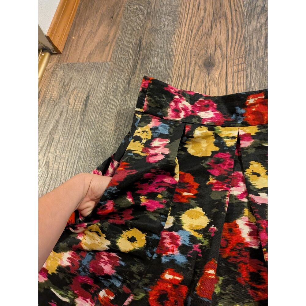 Eliza J floral skirt black and red abstract flowers size 4 with pockets - Picture 3 of 6